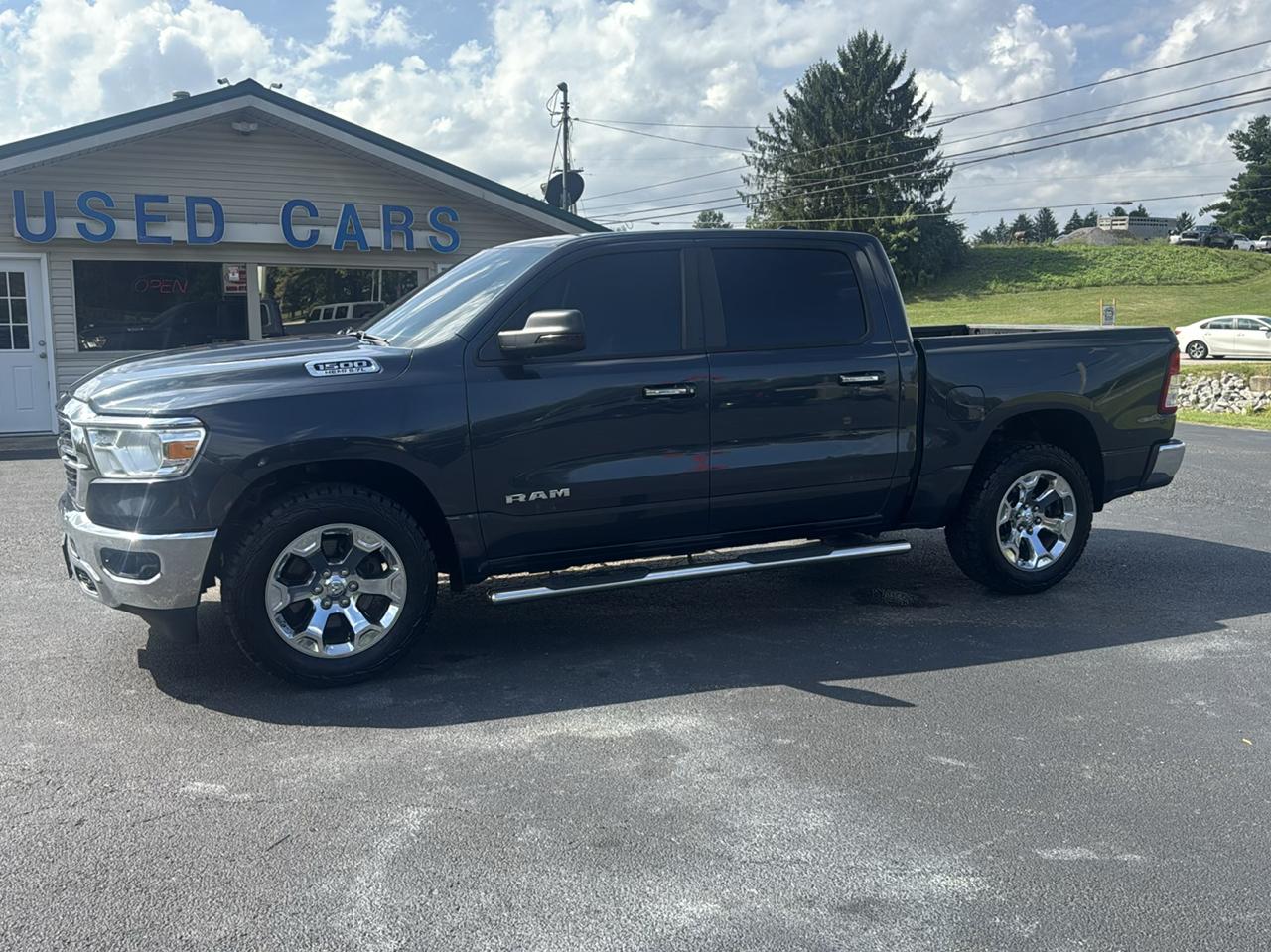 RAM 1500 Big Horn 4x4 Crew Cab 5'7" Box 2020