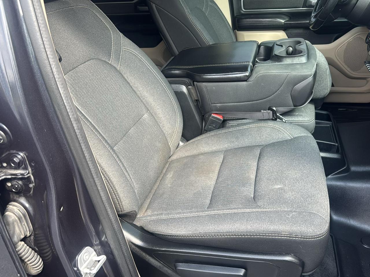 RAM 1500 Big Horn 4x4 Crew Cab 5'7" Box 2020