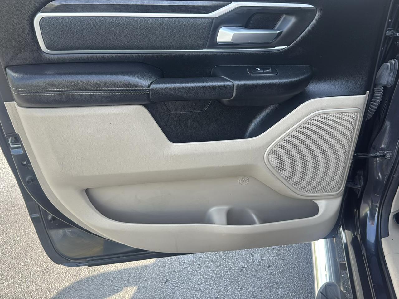 RAM 1500 Big Horn 4x4 Crew Cab 5'7" Box 2020