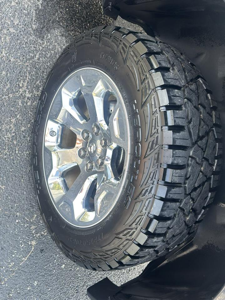 RAM 1500 Big Horn 4x4 Crew Cab 5'7" Box 2020