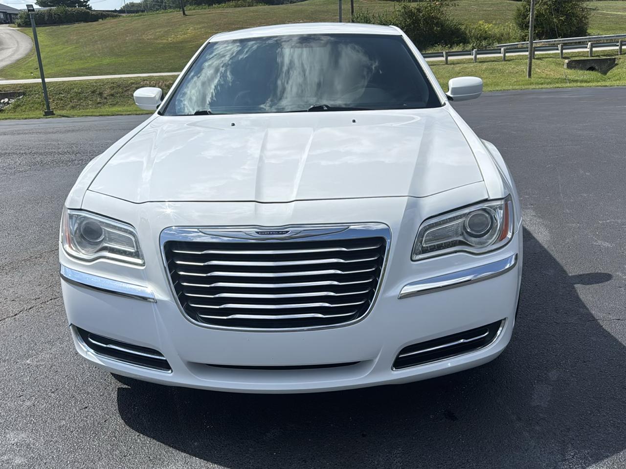 Chrysler 300 4dr Sdn RWD 2014