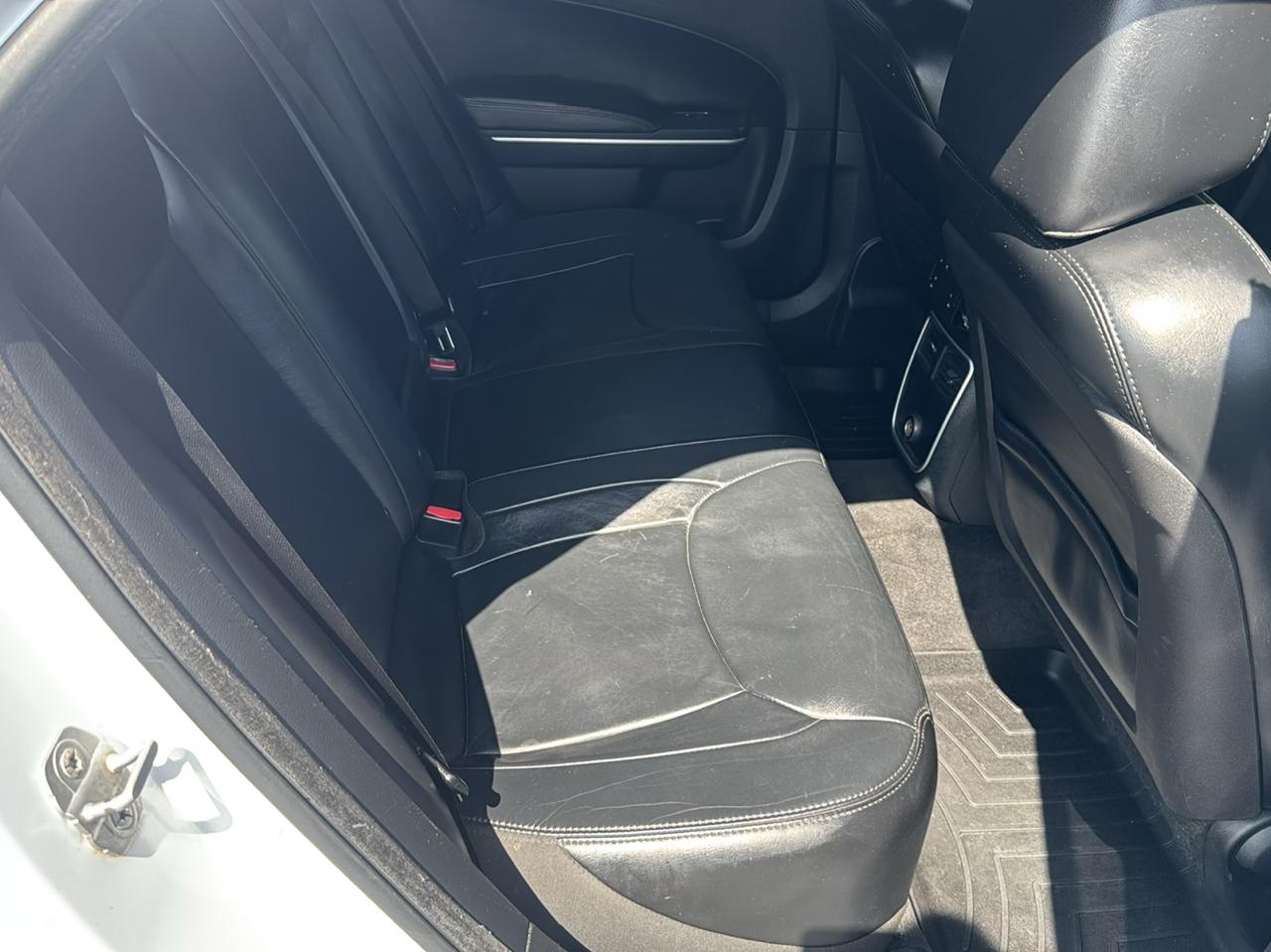 Chrysler 300 4dr Sdn RWD 2014