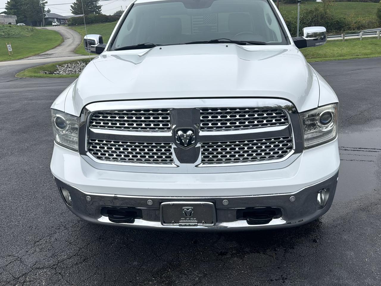 RAM 1500 4WD Crew Cab 140.5" Laramie 2015