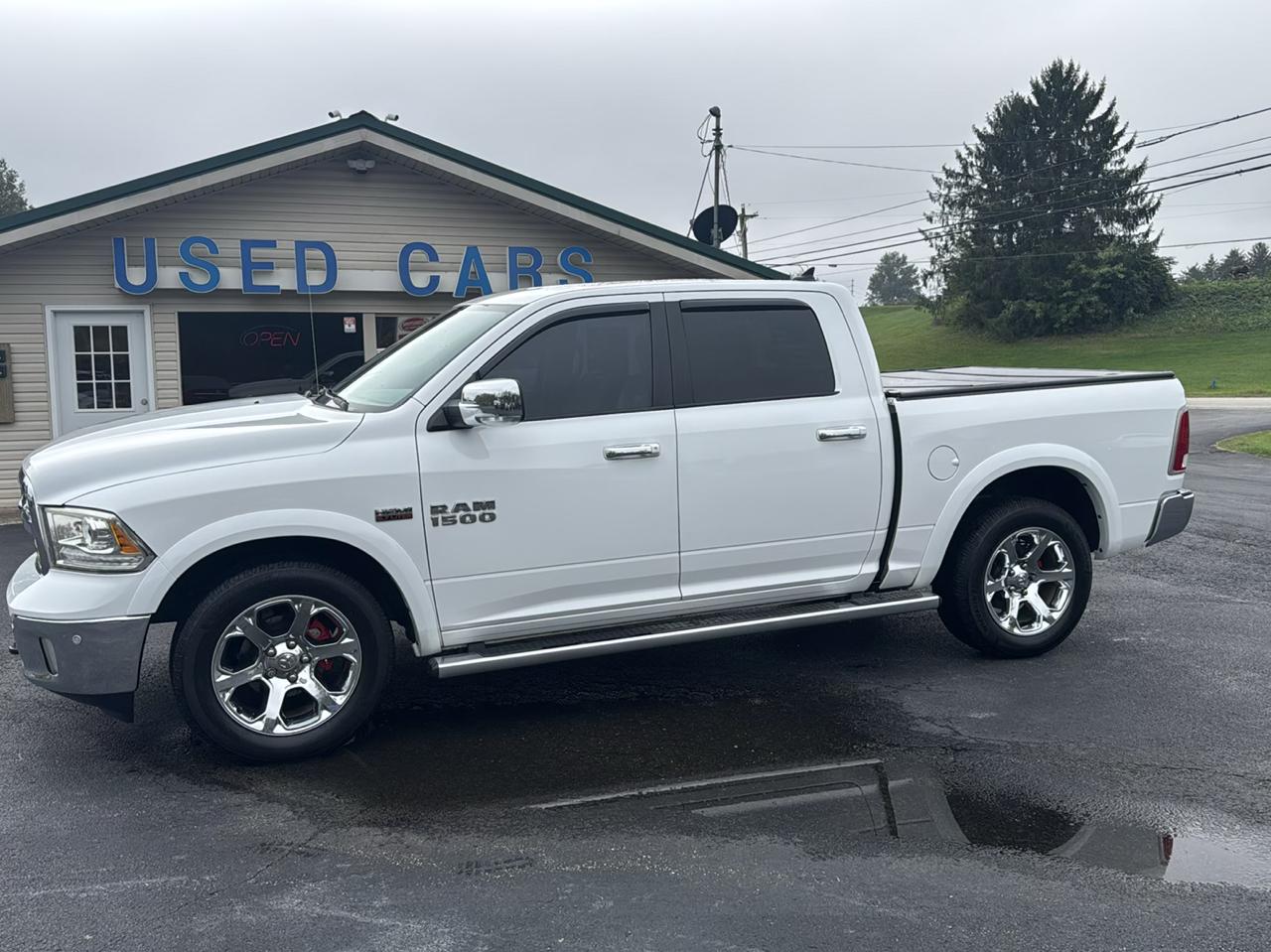 RAM 1500 4WD Crew Cab 140.5" Laramie 2015