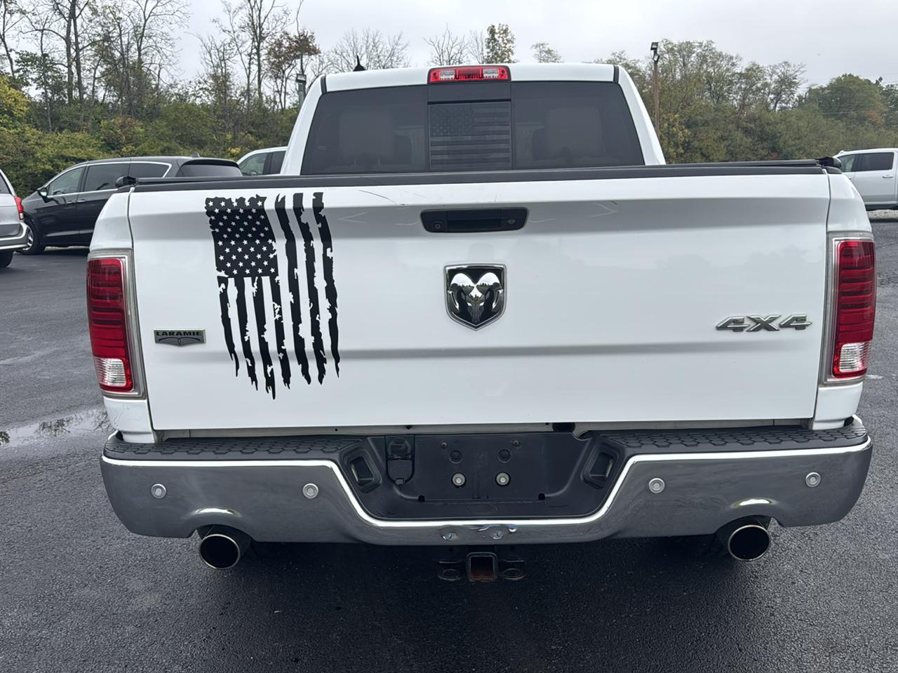 RAM 1500 4WD Crew Cab 140.5" Laramie 2015