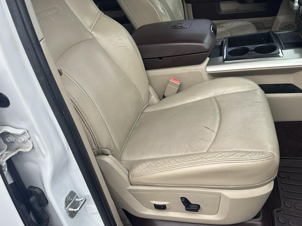 RAM 1500 4WD Crew Cab 140.5" Laramie 2015