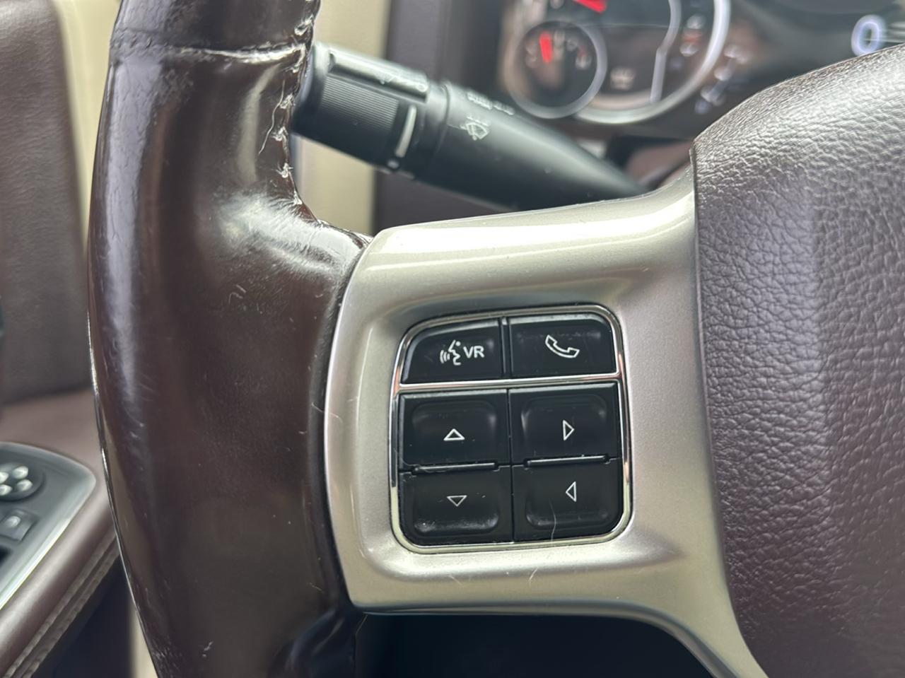 RAM 1500 4WD Crew Cab 140.5" Laramie 2015