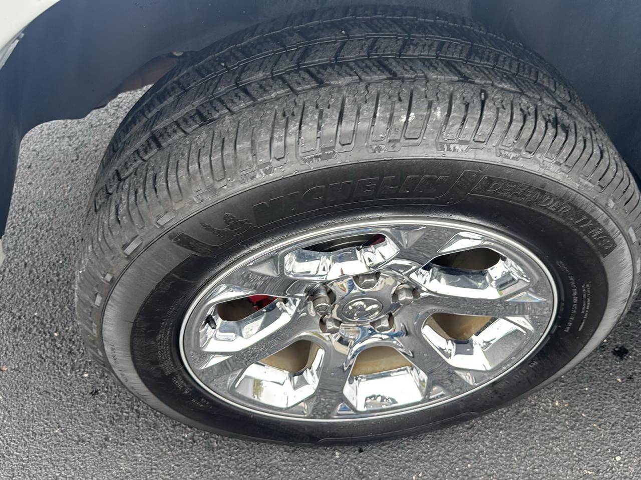 RAM 1500 4WD Crew Cab 140.5" Laramie 2015