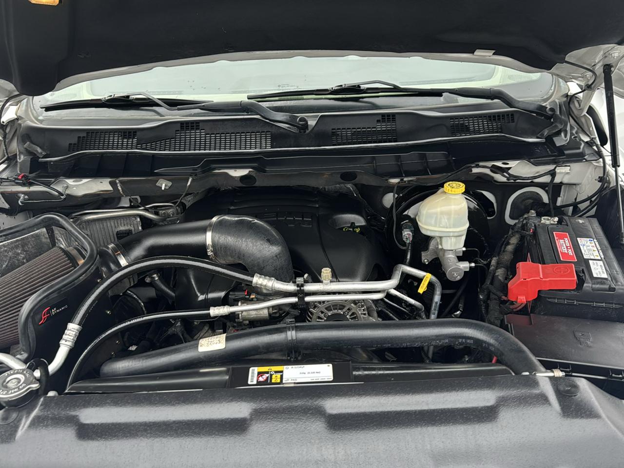 RAM 1500 4WD Crew Cab 140.5" Laramie 2015
