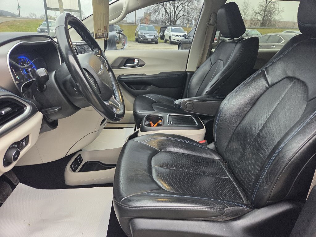 Chrysler Pacifica Touring L FWD 2021