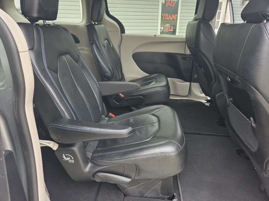 Chrysler Pacifica Touring L FWD 2021