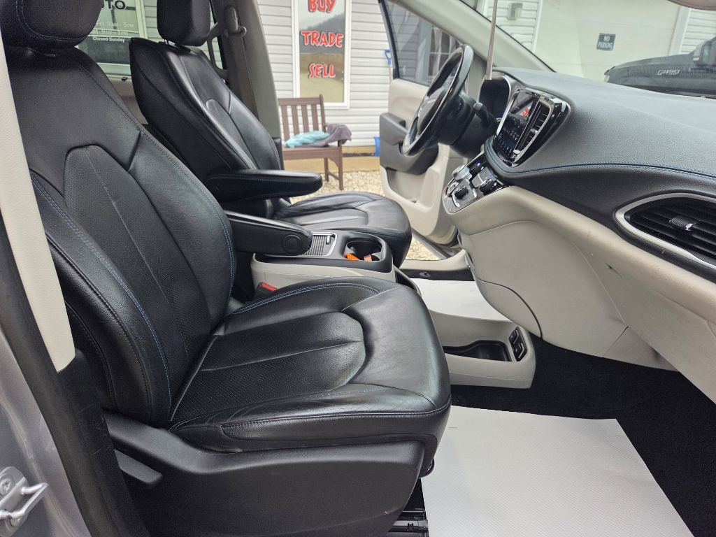 Chrysler Pacifica Touring L FWD 2021