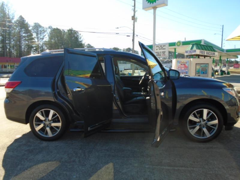 Nissan Pathfinder Platinum 2WD 2013