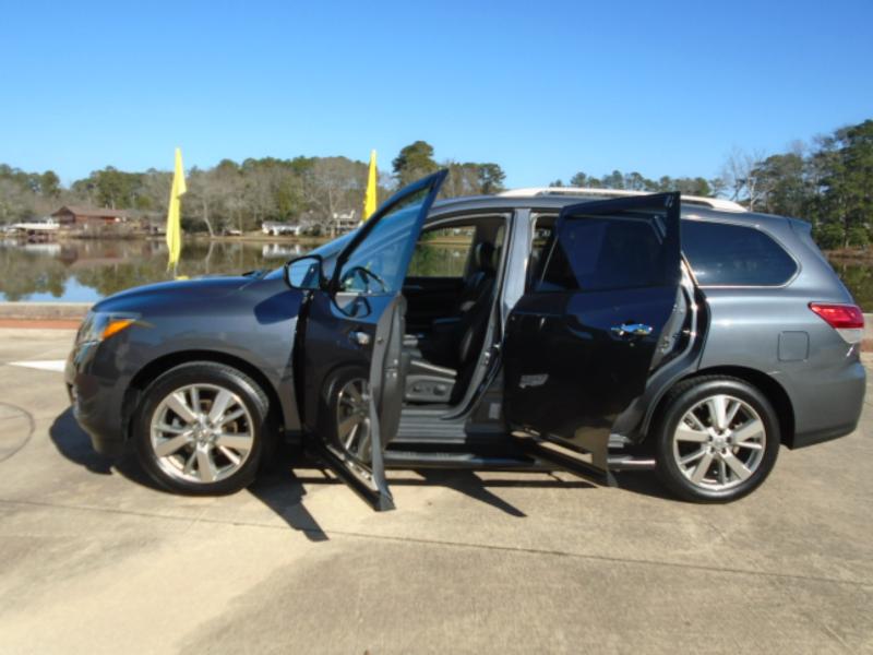 Nissan Pathfinder Platinum 2WD 2013