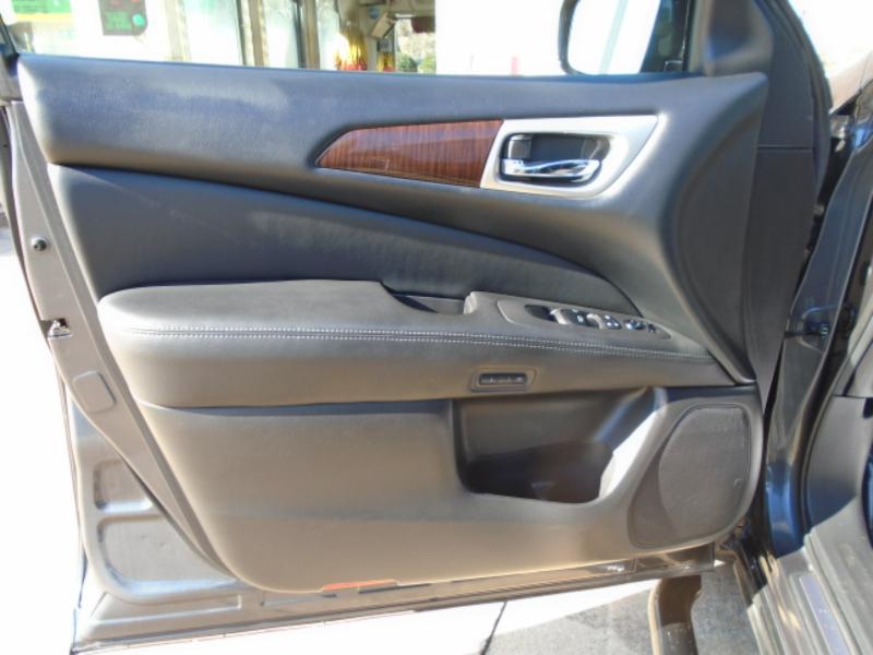 Nissan Pathfinder Platinum 2WD 2013