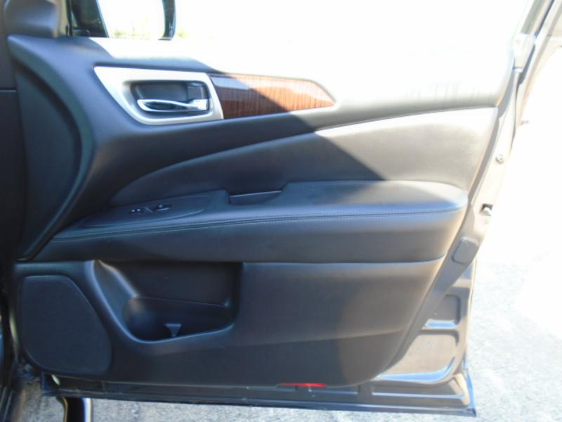 Nissan Pathfinder Platinum 2WD 2013