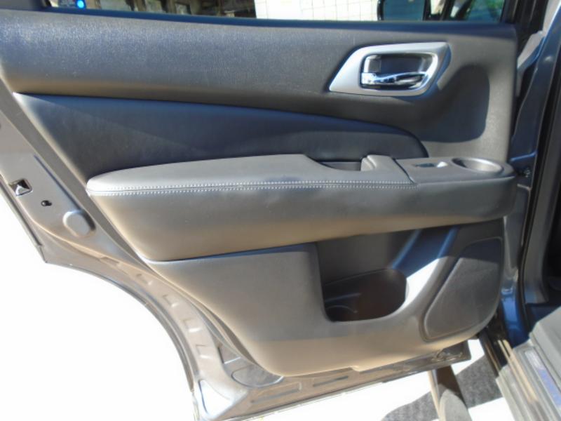 Nissan Pathfinder Platinum 2WD 2013