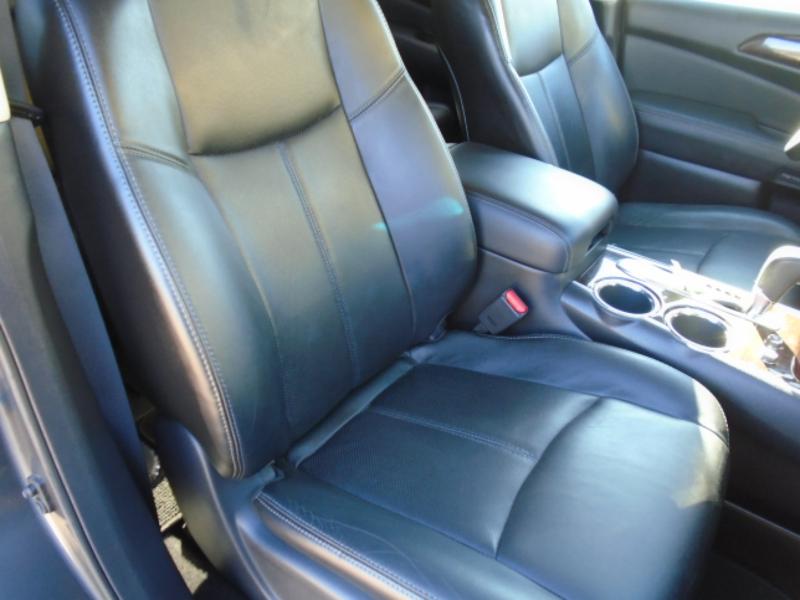 Nissan Pathfinder Platinum 2WD 2013