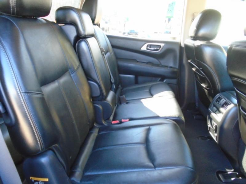 Nissan Pathfinder Platinum 2WD 2013