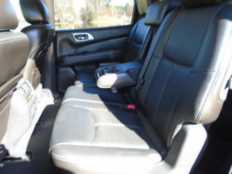 Nissan Pathfinder Platinum 2WD 2013