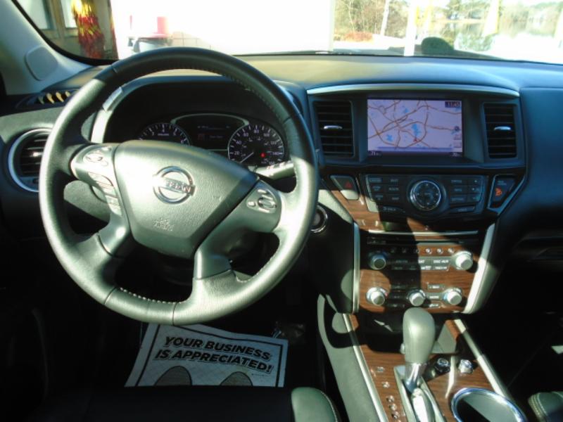 Nissan Pathfinder Platinum 2WD 2013