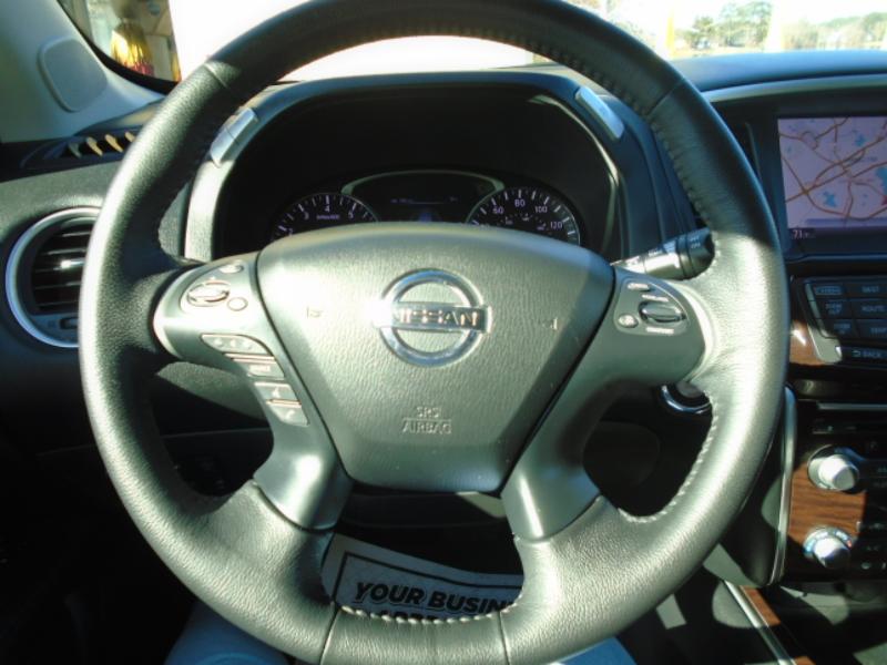 Nissan Pathfinder Platinum 2WD 2013