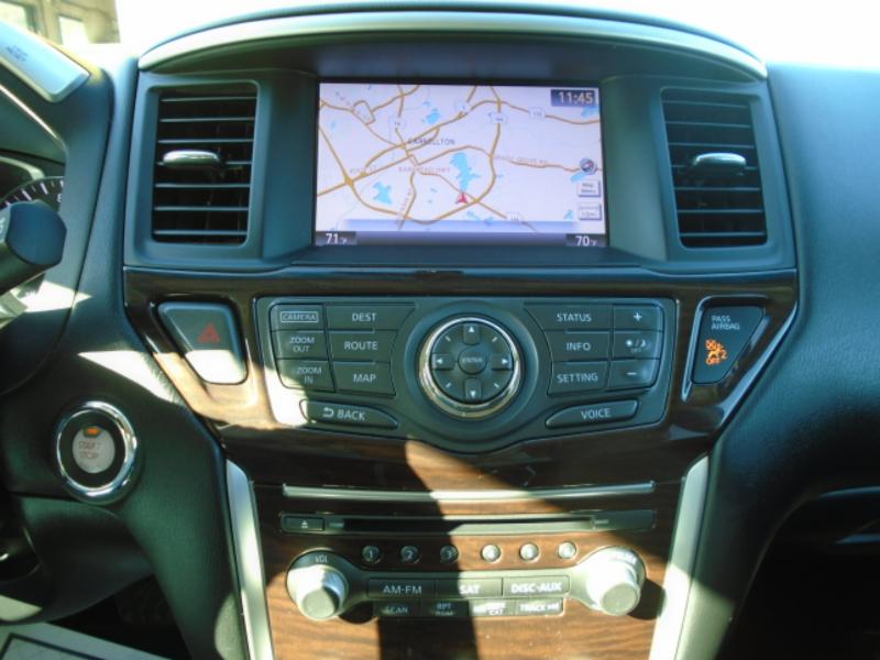 Nissan Pathfinder Platinum 2WD 2013