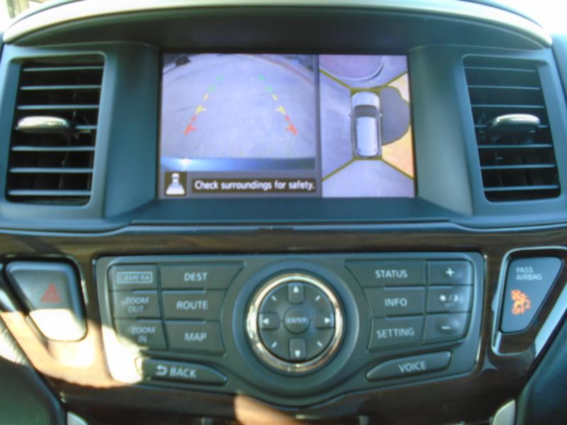 Nissan Pathfinder Platinum 2WD 2013