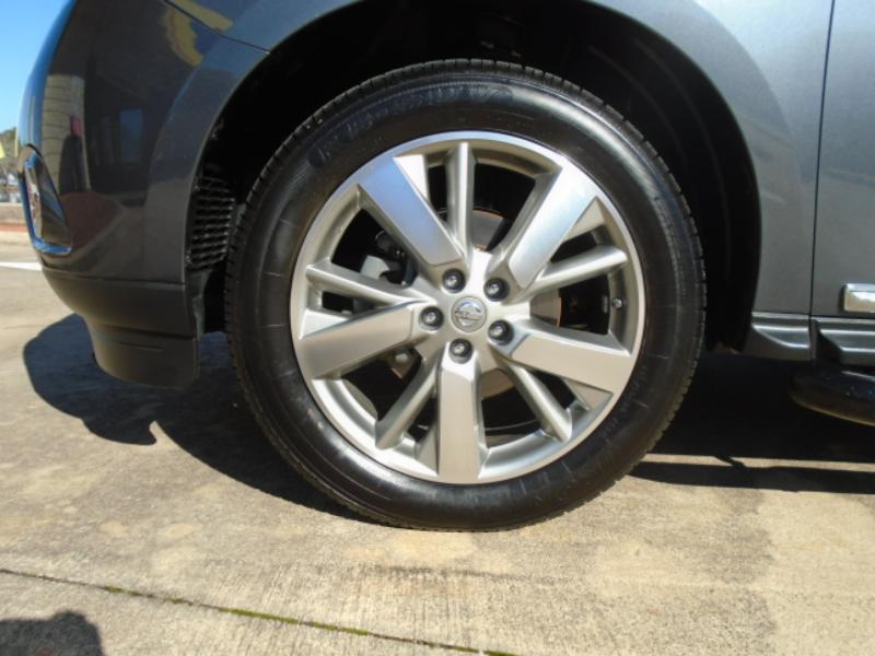 Nissan Pathfinder Platinum 2WD 2013