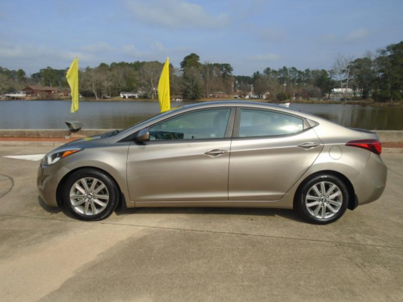 Hyundai Elantra SE 6AT 2016