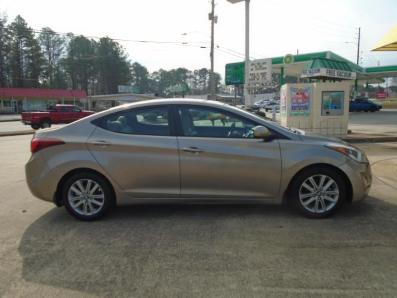 Hyundai Elantra SE 6AT 2016