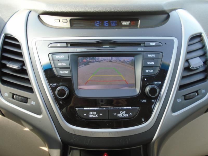 Hyundai Elantra SE 6AT 2016