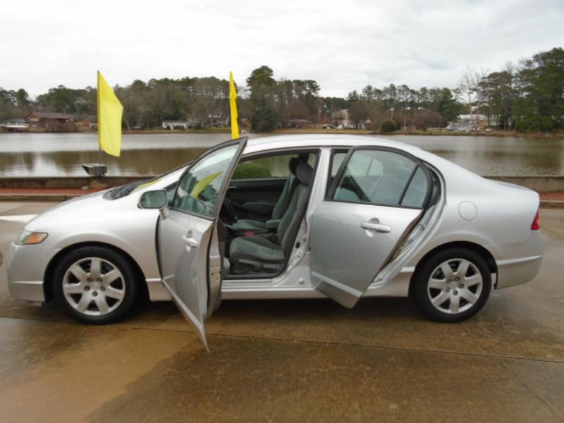 Honda Civic LX Sedan 5-Speed AT 2011
