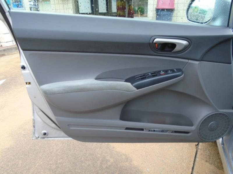 Honda Civic LX Sedan 5-Speed AT 2011