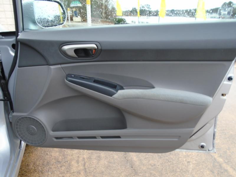 Honda Civic LX Sedan 5-Speed AT 2011