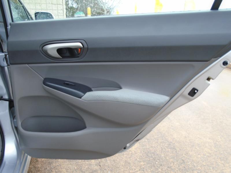 Honda Civic LX Sedan 5-Speed AT 2011