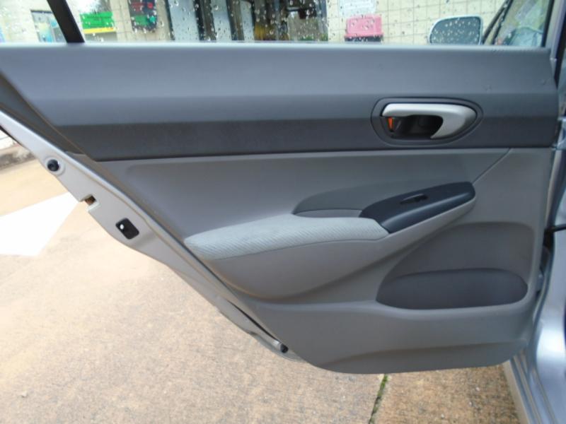 Honda Civic LX Sedan 5-Speed AT 2011