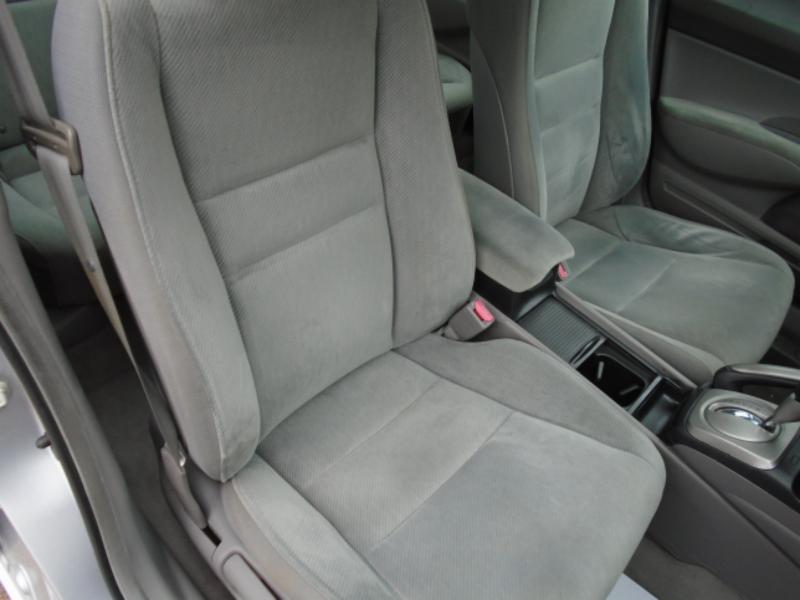 Honda Civic LX Sedan 5-Speed AT 2011
