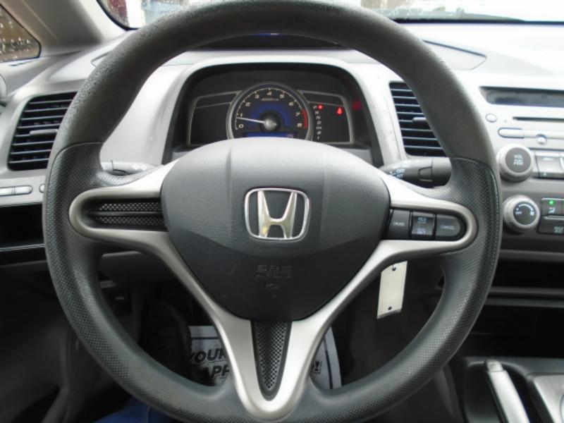 Honda Civic LX Sedan 5-Speed AT 2011