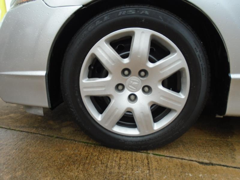 Honda Civic LX Sedan 5-Speed AT 2011