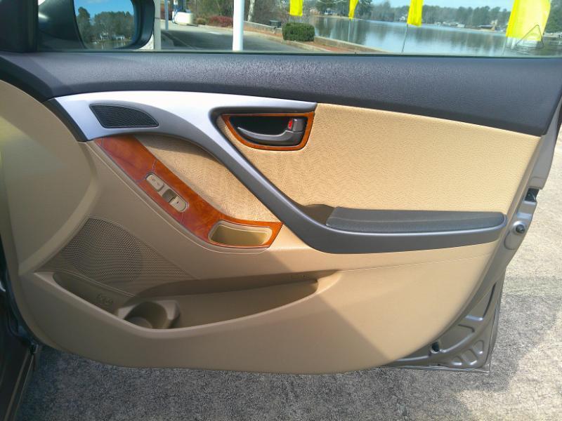 Hyundai Elantra GLS M/T 2013