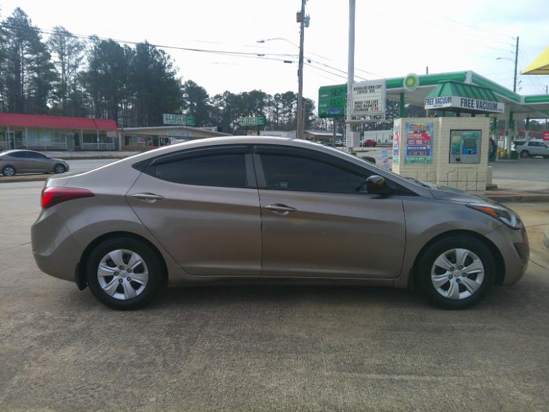 Hyundai Elantra SE 6AT 2016