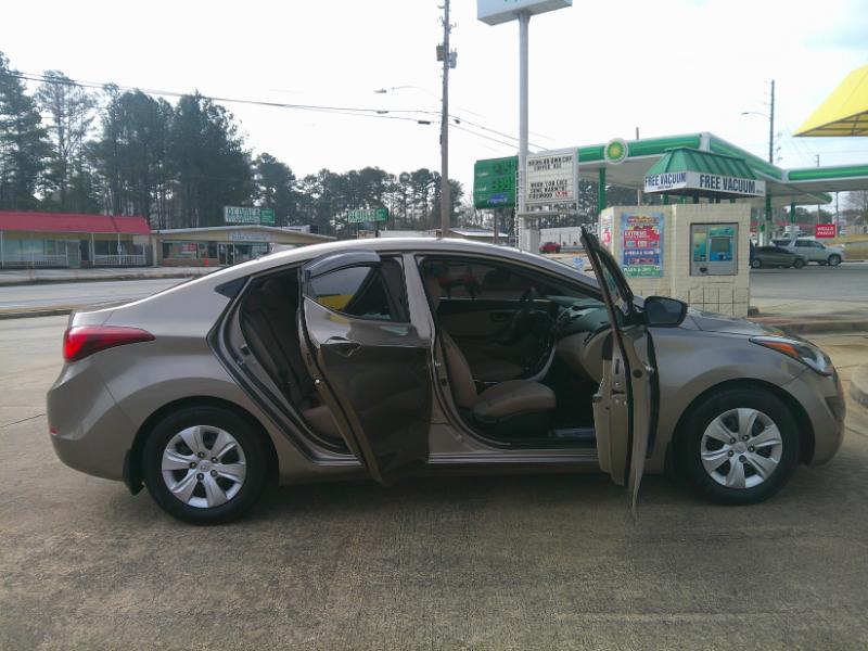 Hyundai Elantra SE 6AT 2016