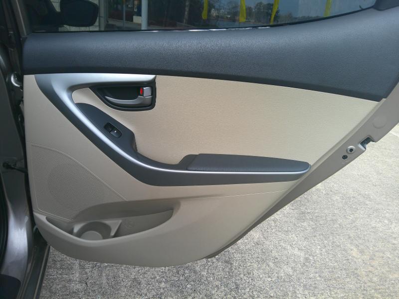 Hyundai Elantra SE 6AT 2016