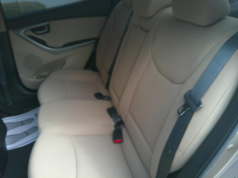 Hyundai Elantra SE 6AT 2016