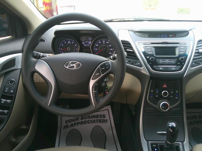 Hyundai Elantra SE 6AT 2016
