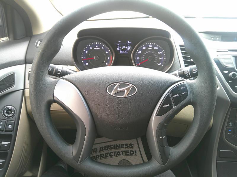 Hyundai Elantra SE 6AT 2016