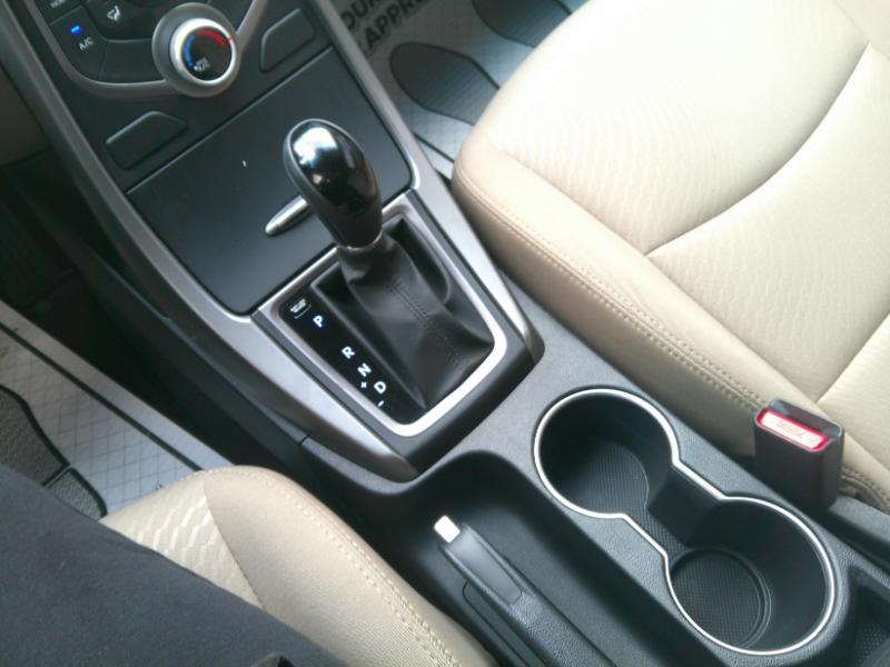 Hyundai Elantra SE 6AT 2016