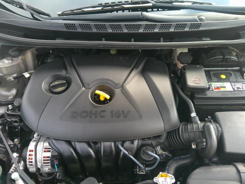 Hyundai Elantra SE 6AT 2016