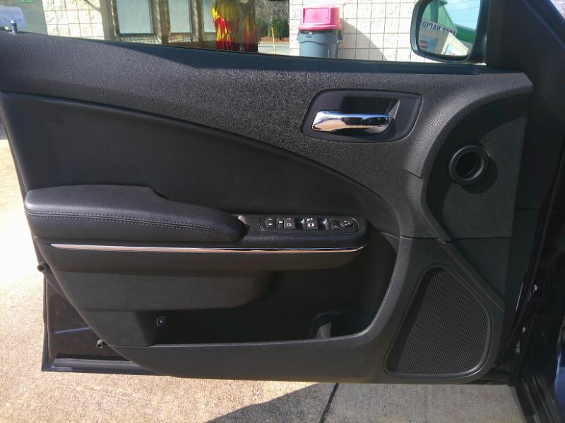 Dodge Charger SE 2012